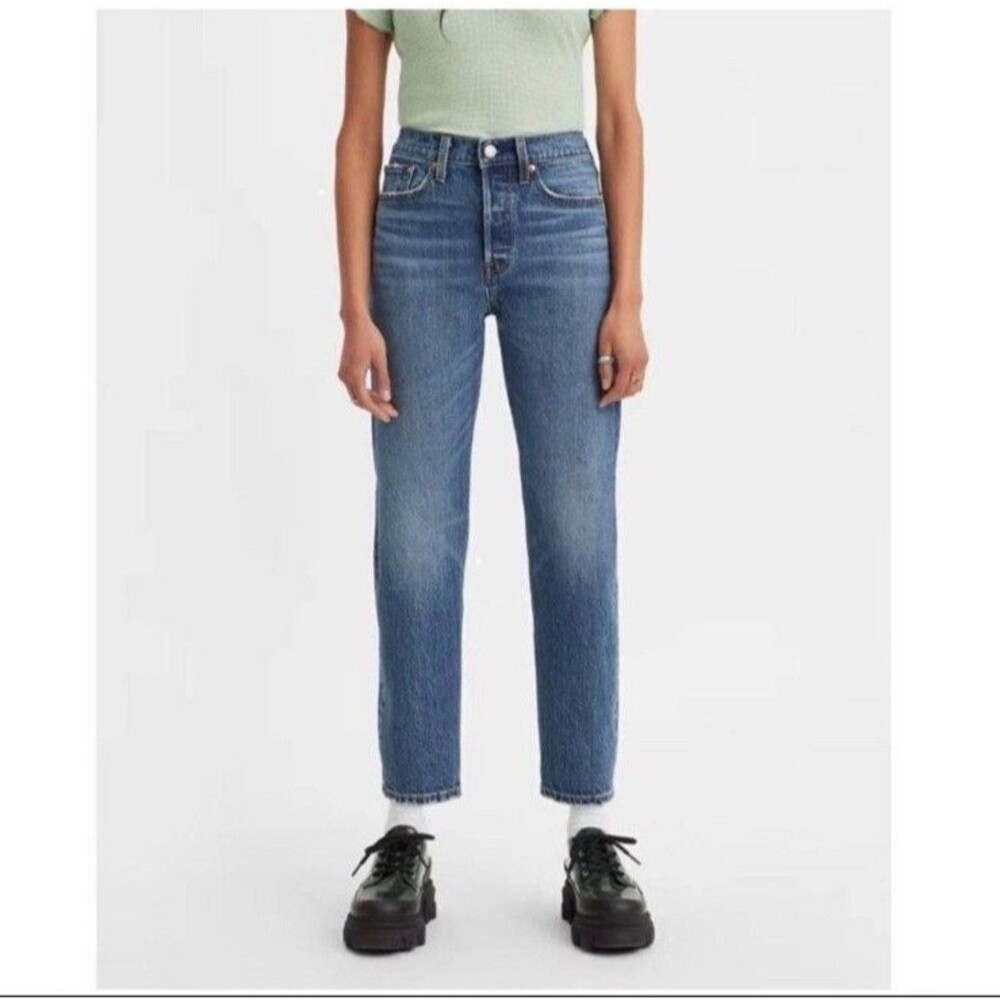 NWT Levi's Premium Wedgie Straight Fit High Rise Jeans 26X28 Button Fly